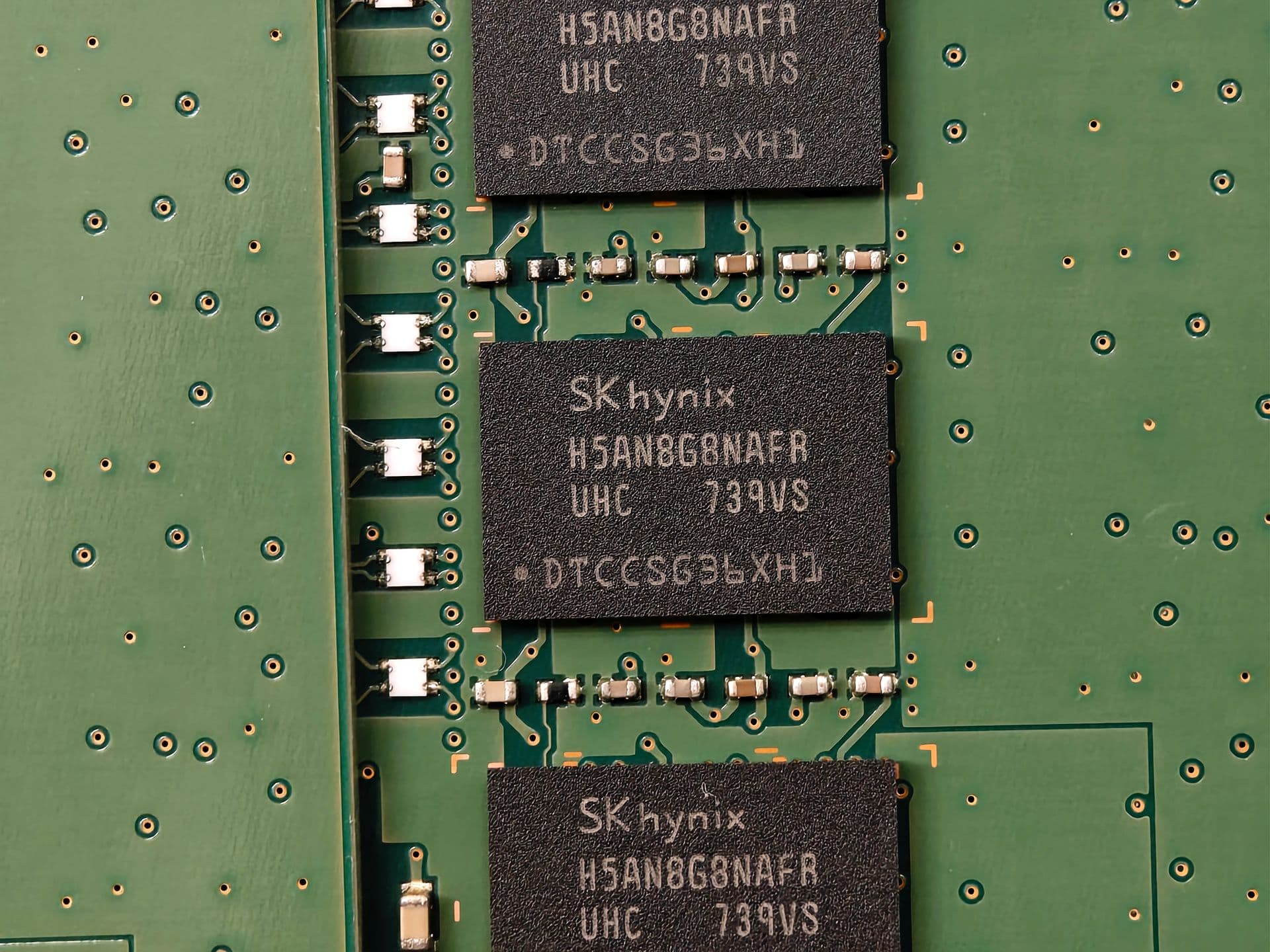High-bandwidth memory